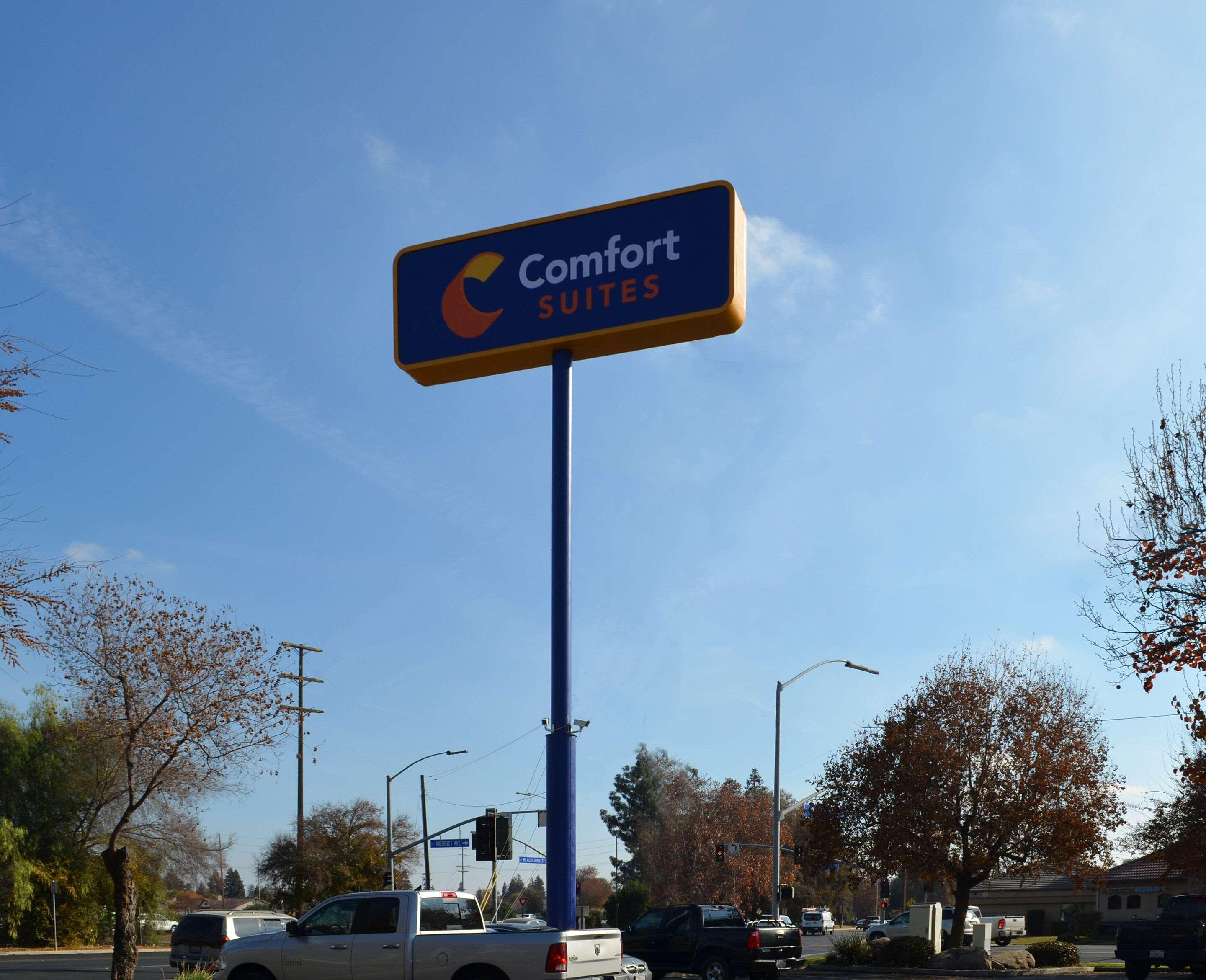 Comfort Suites Tulare Exterior photo